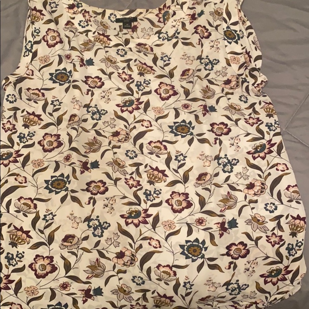 A flower white shirt